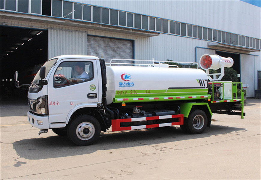 國(guó)六小多利卡5噸綠化噴灑車(chē)
